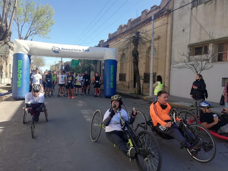 Alejandra Días y José Acosta ganadores de la Correcaminata de CESUAR en su 50 aniversario